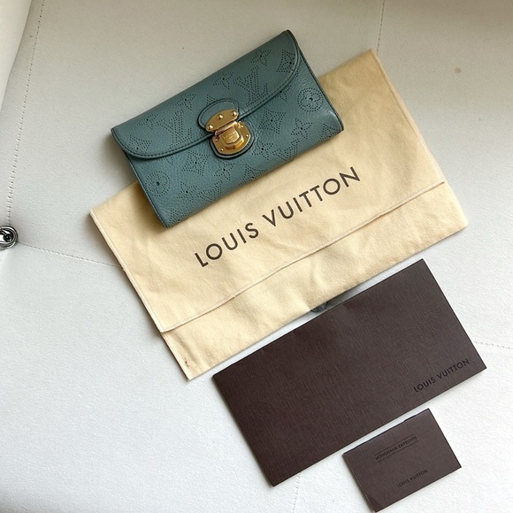 Authentic LV Mahina Amelia Wallet, EMERGENCY SALE. PRICE FIRM - Picture 16 of 17